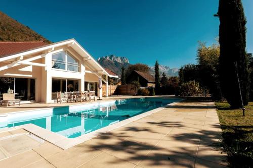 Studio indépendant 3 étoiles dans magnifique villa au bord du lac d'Annecy