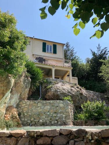 Maison ensoleillee avec vue panoramique jusqu a Antibes - Location, gîte - Aspremont