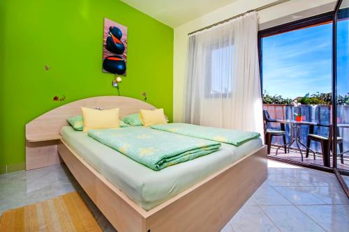 1 queen bed