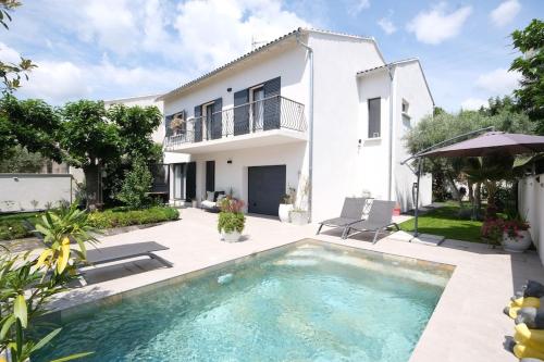 LS7-429 - SUASSO Jolie villa avec piscine privée en centre ville de Salon de Provence 4 personnes - Location, gîte - Salon-de-Provence