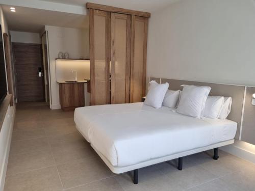 Superior Double Room image 6