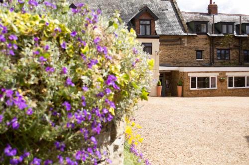 The Poplars Hotel - image 10