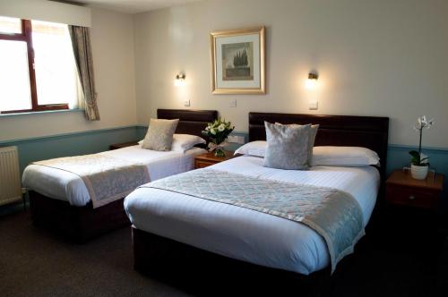 The Poplars Hotel - image 4