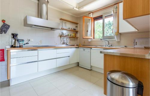 Lovely Home In Elche With Kitchenette