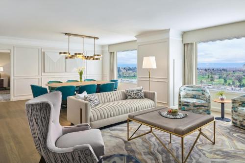 One-Bedroom Presidential King Suite