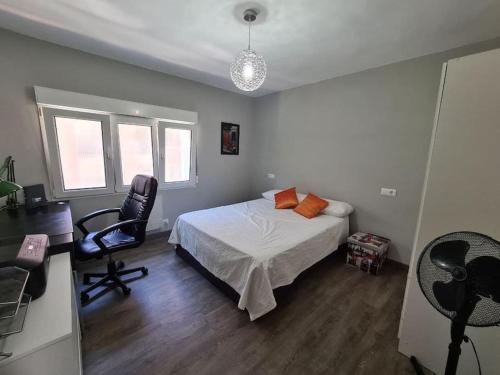 A un paso de la playa, amplio apartamento