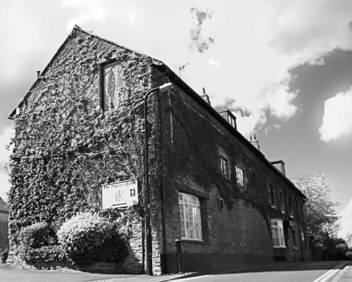 The Poplars Hotel - image 2