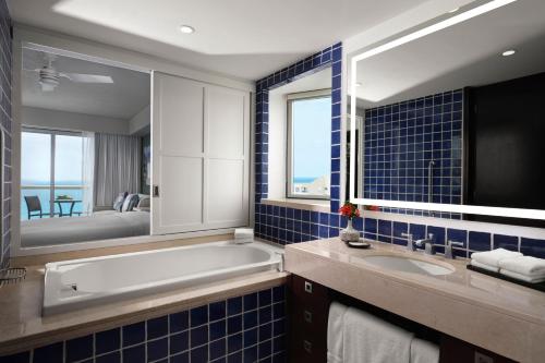 The Westin Lagunamar Ocean Resort Villas & Spa Cancun, Канкун (фото 5)