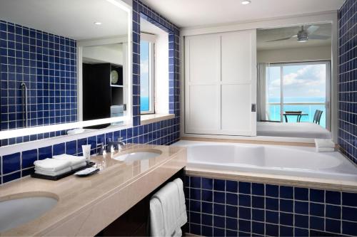 The Westin Lagunamar Ocean Resort Villas & Spa Cancun, Канкун (фото 10)