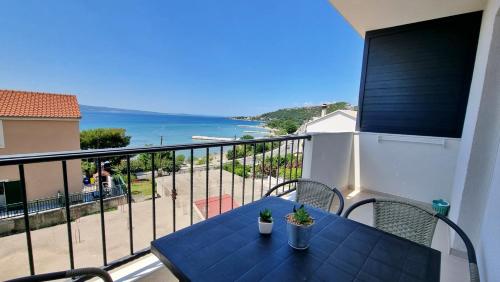 Apartment with Sea View image 3