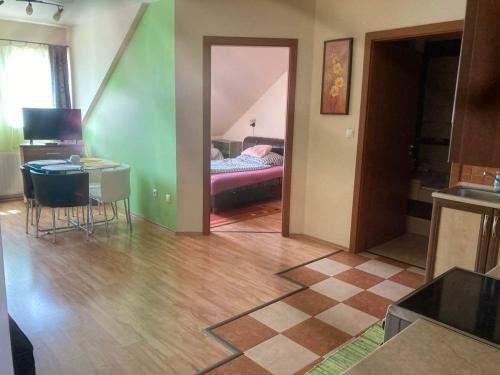 Árnyas Residence Apartman Pécs (Arnyas Residence Apartman Pecs) in เคอร์ตวารอส