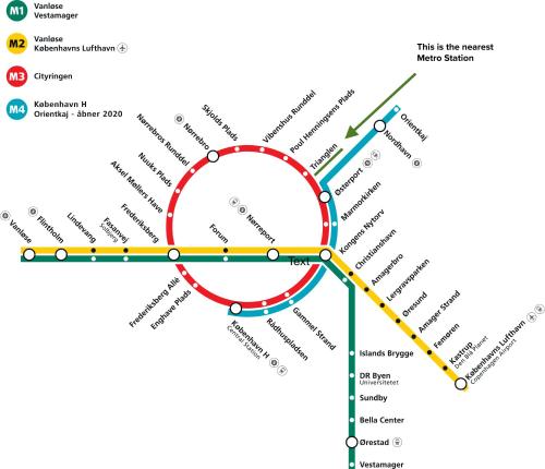 Beautiful 3 Bedroom Flat Near Shopping & Metro Beautiful 3 Bedroom Flat Near Shopping & Metro