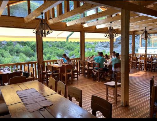 - Cemi Rooms - River View & Traditional Restaurant in Bogë