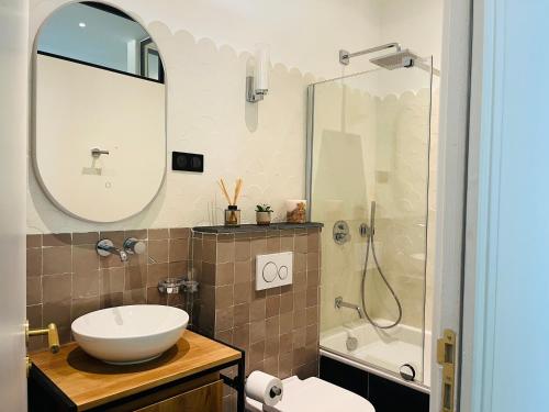 Bathroom, Feifei's Home in Asnieres-sur-Seine