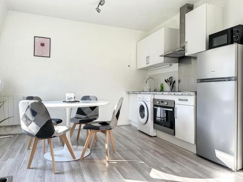 Charmant appartement avec terrasse parking in Ispagnac