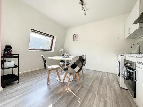 Charmant appartement avec terrasse parking in Ispagnac