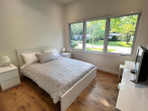 Stunning Modern Beach House with Swimming Pool and Spectacular Sunsets in Wasaga Beach (ON)