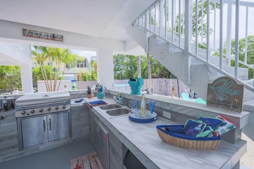 Bayside Key Largo Canal Home with Dock/ Jacuzzi/ Pool.  Lift not include in Key Largo, USA