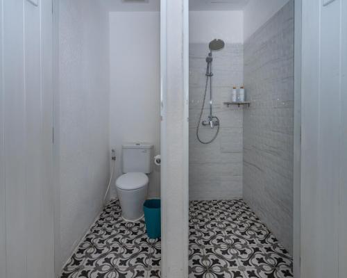 Loccal Collection Hotel Room Type - Standard Room with No View & No Window