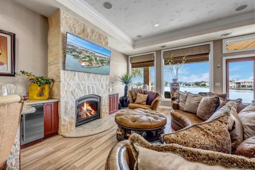 The Villa on Matern New Listing in Horseshoe Bay (TX)