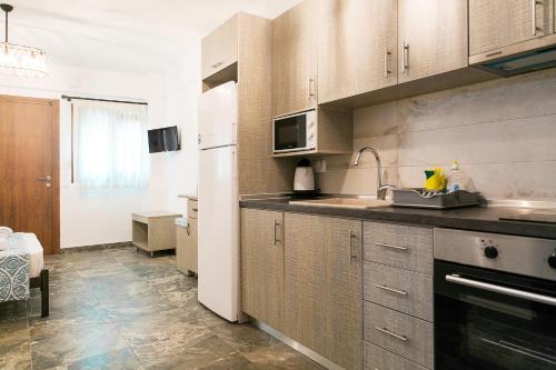 Alexandros Hotel Apartments 4