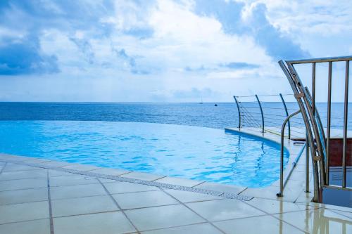 View, Appartement dans residence pieds dans l’eau in Le Trayas Superieur