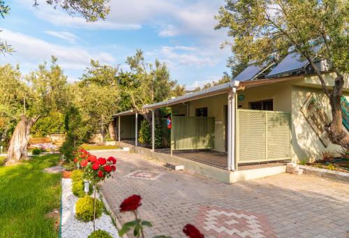 Apkārtne, Kayalar Blue Beach Hotel in Sazlı