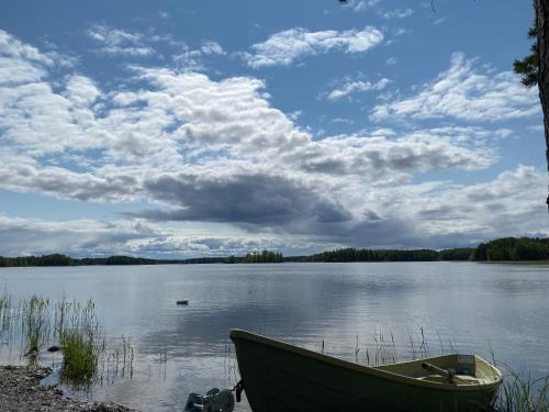 Kodikas vapaa-ajan asunto Päijänteen rannalla