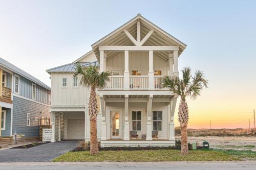 Luxury new home in desirable resort, beach access, two pools in Port Aransas, USA