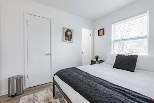Opuluxe Luxe Dream Duluth Home Sleeps 10 in Duluth, USA