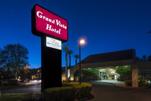 入口, 豪華維斯塔酒店 (Grand Vista Hotel) in 加利福尼亞州西米谷 (CA)