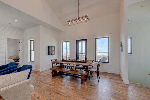 Meribella Beautiful beachfront home with boardwalk to the beach in Port Aransas, USA