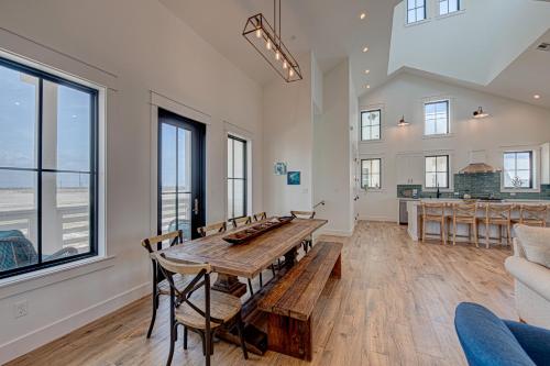 Meribella Beautiful beachfront home with boardwalk to the beach in Port Aransas, USA