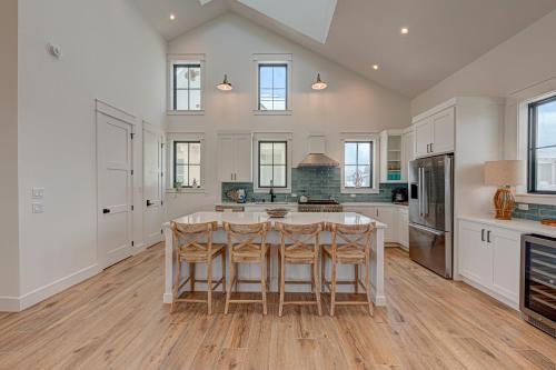 Meribella Beautiful beachfront home with boardwalk to the beach in Port Aransas, USA