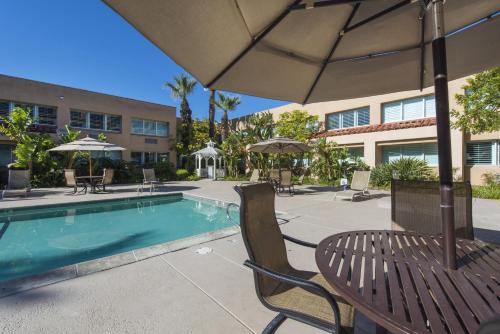 Grand Vista Hotel in Simi Valley, USA