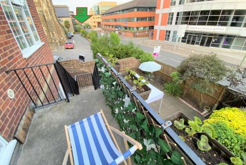 Redhill Town Centre 3 bed House near Gatwick Airport, easy commute to London in เรียเกท