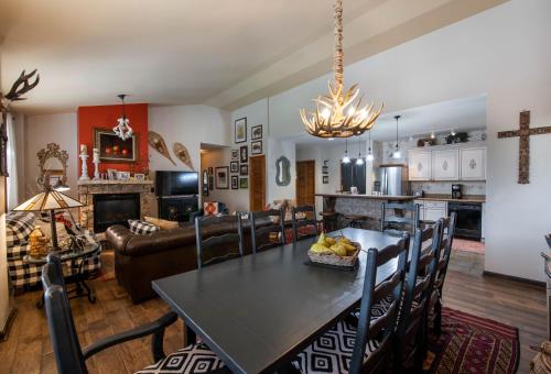 Top Floor Condo with Views of Ski Slopes and Gondola in Zephyr Mountain Lodge condo detail