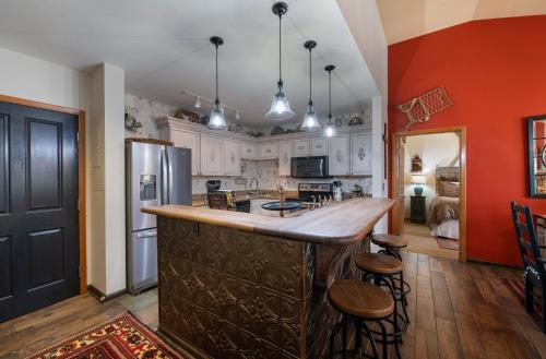 Top Floor Condo with Views of Ski Slopes and Gondola in Zephyr Mountain Lodge condo detail