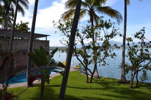 Villa Tropical Lago de Tequesquitengo in Tequesquitengo, Mexico