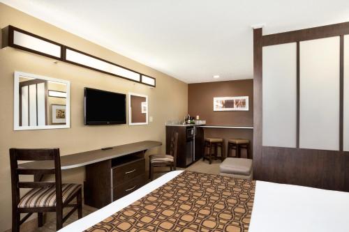 Microtel Inn & Suites By Wyndham Cambridge