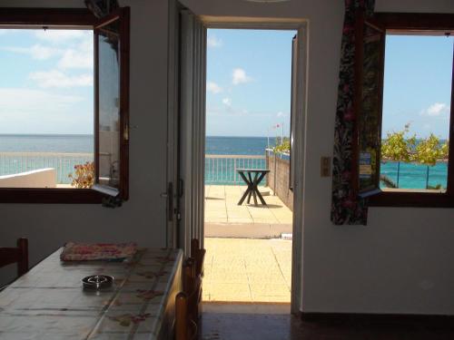 One-Bedroom Apartment with Sea View (2 - 4 Adults) image 9
