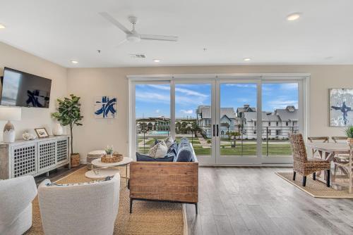 Charming Condo, 2BD, 2BA, Sleeps 4, Boardwalk to the Beach in Port Aransas, USA