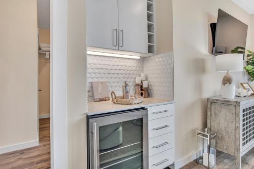 Charming Condo, 2BD, 2BA, Sleeps 4, Boardwalk to the Beach in Port Aransas, USA