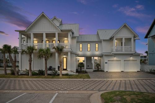 Luxury home with great resort amenities in Port Aransas, USA