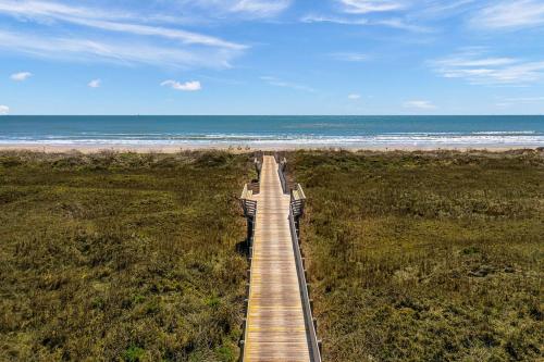 Perfect vacation home, upscale finishes, close to beach in Port Aransas, USA