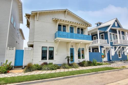 Stunning beach home with veranda, private courtyard in Port Aransas, USA