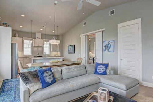 Stunning beach home with veranda, private courtyard in Port Aransas, USA
