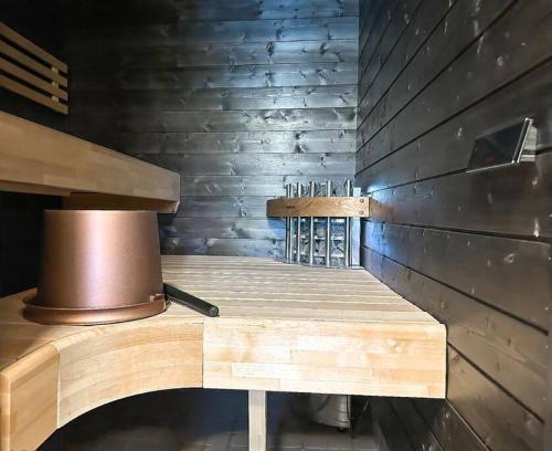 Sauna, Ylakerran asunto parvekkeella ja saunalla in Nilsia