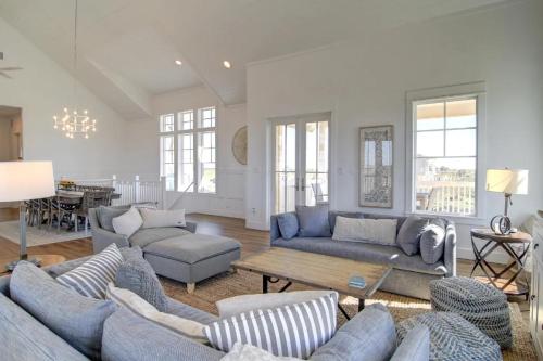Exquisite Coastal Home with Gulf Views in Port Aransas, USA