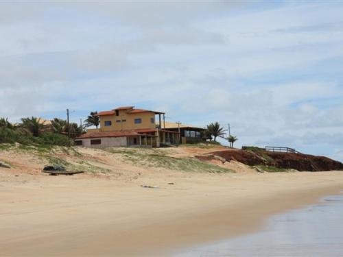 Casa espetacular em condomínio pé-na-areia, PZ11